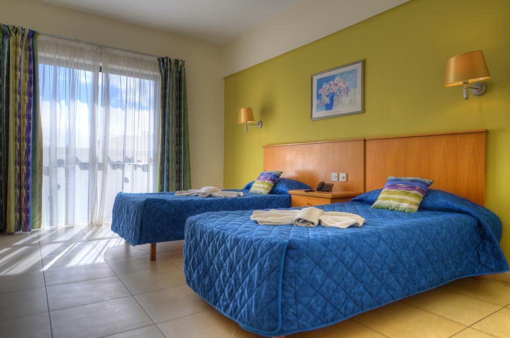 Pebbles Resort (Adults Only) St. Paul's Bay Room photo